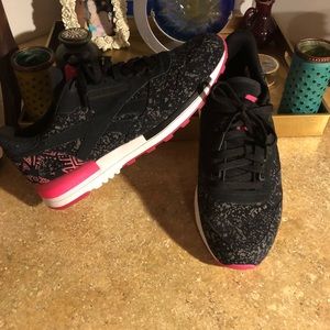 BRAND NEW REEBOK SIZE 11